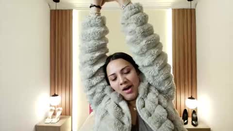 I V O N N E R O S S online show from February 19, 11:50 am