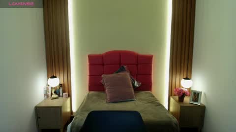 I V O N N E R O S S online show from April 7, 11:54 am