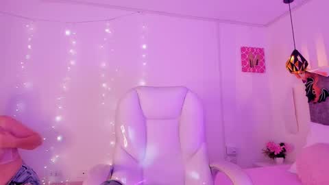 N A T H A L Y   online show from October 22, 3:29 am