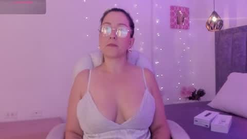 Snapshot of ivonny_04 chatting on January 13, 4:29 am N A T H A L Y online show from January 13, 4:29 am