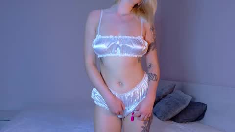 Snapshot of ivory_soule chatting on November 7, 4:51 pm ivory_soule online show from November 7, 4:51 pm