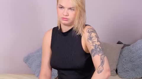 Snapshot of ivory_soule chatting on February 15, 5:20 pm ivory_soule online show from February 15, 5:20 pm