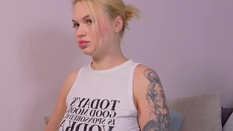 Snapshot of ivory_soule chatting on February 22, 5:33 pm ivory_soule online show from February 22, 5:33 pm