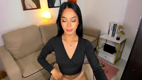 Snapshot of ivorycollins chatting on January 4, 9:43 am kirstenelsie online show from January 4, 9:43 am