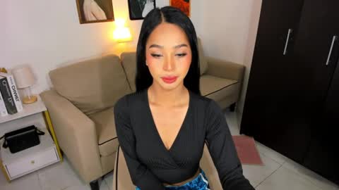 Snapshot of ivorycollins chatting on January 16, 3:23 am kirstenelsie online show from January 16, 3:23 am