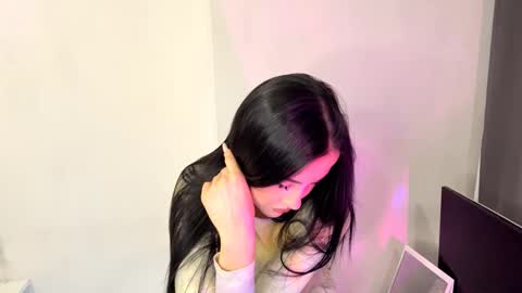 Snapshot of ivoryhochstine chatting on December 14, 2:11 pm Nika online show from December 14, 2:11 pm