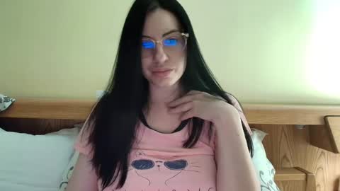 Snapshot of ivoryorchid chatting on December 3, 3:55 pm Ivory online show from December 3, 3:55 pm