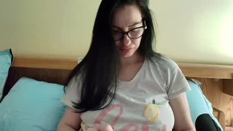 Snapshot of ivoryorchid chatting on December 17, 3:49 pm Ivory online show from December 17, 3:49 pm