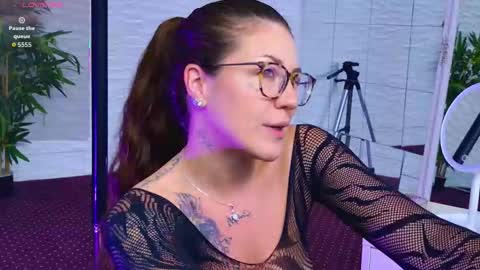 Celine online show from November 15, 6:00 am