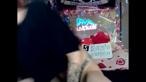 Snapshot of ivorytrixx chatting on May 31, 2:53 am ivorytrixx online show from May 31, 2:53 am