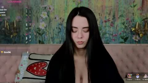 ivorywood_ online show from April 19, 5:56 pm