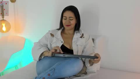 Ivy  online show from November 6, 2:51 pm