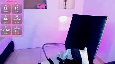 Snapshot of ivybliss8 chatting on February 23, 3:18 pm i v y  b l i s s online show from February 23, 3:18 pm