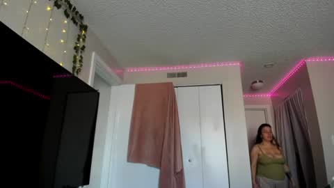 Snapshot of ivyheavenxo chatting on June 19, 11:30 pm Ivy Heaven Goddess online show from June 19, 11:30 pm