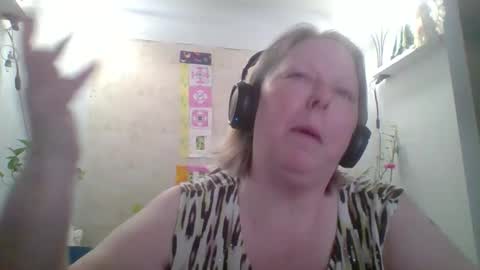 ivyjane3522 online show from April 21, 12:33 pm