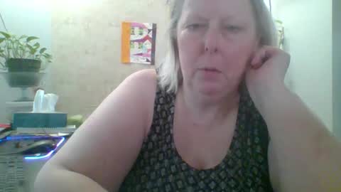 Snapshot of ivyjane3522 chatting on April 25, 1:41 pm ivyjane3522 online show from April 25, 1:41 pm