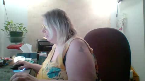 ivyjane3522 online show from May 11, 5:10 pm