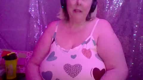 ivyjane3522 online show from May 24, 4:06 am