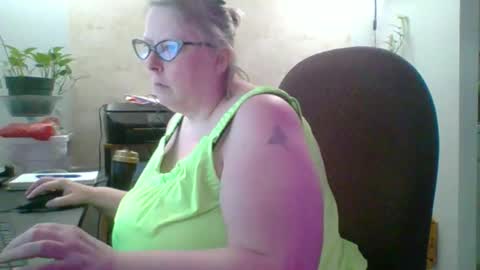 Snapshot of ivyjane3522 chatting on May 25, 7:31 pm ivyjane3522 online show from May 25, 7:31 pm
