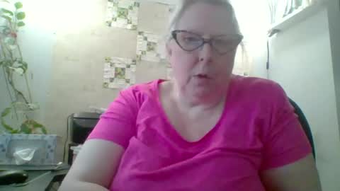 ivyjane3522 online show from June 15, 5:37 pm