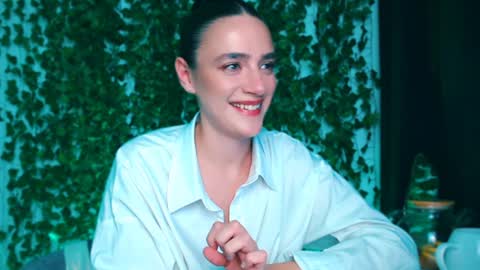 Snapshot of ivyjonson chatting on December 8, 8:58 pm Miss Ivy online show from December 8, 8:58 pm