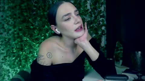 Snapshot of ivyjonson chatting on December 29, 4:40 pm Miss Ivy online show from December 29, 4:40 pm