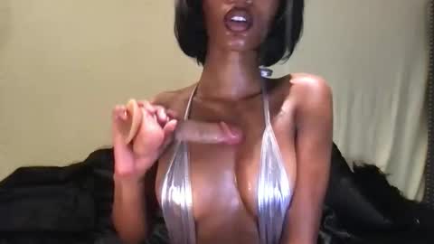 Snapshot of ivyskye_ chatting on June 8, 12:36 am ivyskye_ online show from June 8, 12:36 am