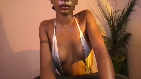 Snapshot of ivyskye_ chatting on July 9, 9:19 pm ivyskye_ online show from July 9, 9:19 pm