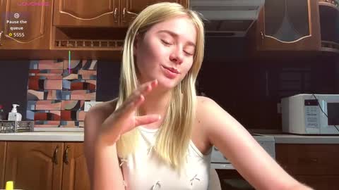 ivywairley online show from April 17, 3:09 am