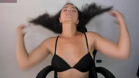 Snapshot of ivyy_scott chatting on May 26, 4:47 pm Ivvy online show from May 26, 4:47 pm