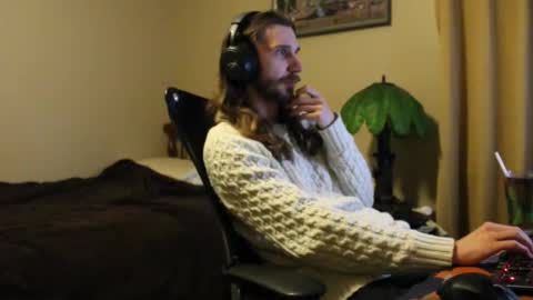 Snapshot of iwhitesmurf chatting on December 15, 7:23 am iwhitesmurf online show from December 15, 7:23 am