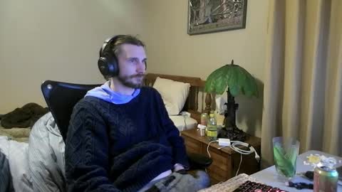 Snapshot of iwhitesmurf chatting on December 18, 4:51 am iwhitesmurf online show from December 18, 4:51 am