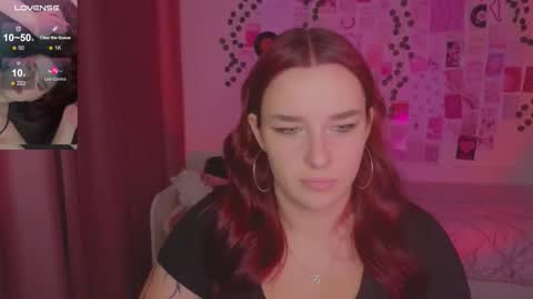 Snapshot of iwi_wi_wi chatting on October 8, 3:53 pm Daisy online show from October 8, 3:53 pm