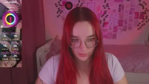 Snapshot of iwi_wi_wi chatting on October 24, 2:35 pm Daisy online show from October 24, 2:35 pm