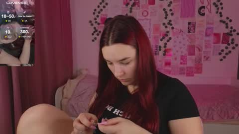 Snapshot of iwi_wi_wi chatting on December 1, 1:27 pm Daisy online show from December 1, 1:27 pm