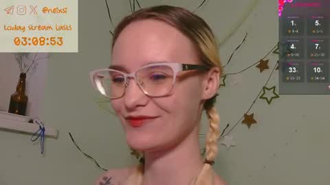 Snapshot of ixsi chatting on June 13, 1:25 am Nina online show from June 13, 1:25 am