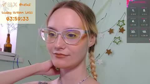 Snapshot of ixsi chatting on July 25, 10:35 am Nina online show from July 25, 10:35 am