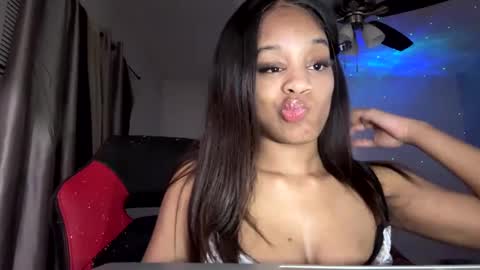 Snapshot of iysisfv chatting on February 3, 7:51 am iysisfv online show from February 3, 7:51 am