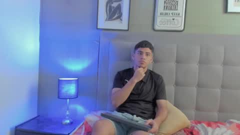 izaack online show from December 13, 6:16 pm