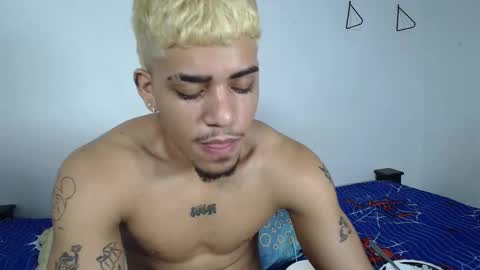 izaack online show from October 5, 2:21 am