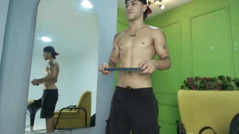 Snapshot of izaak_taylor7 chatting on April 26, 3:42 pm izaack online show from April 26, 3:42 pm