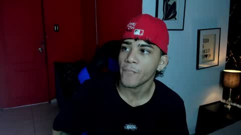 Snapshot of izaak_taylor7 chatting on April 30, 12:44 pm izaack online show from April 30, 12:44 pm
