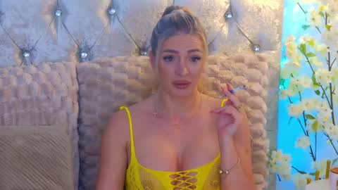 Snapshot of izabellle02 chatting on May 31, 3:36 am Izabella online show from May 31, 3:36 am