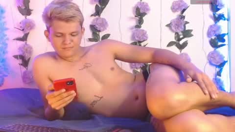 izan online show from March 14, 7:08 pm