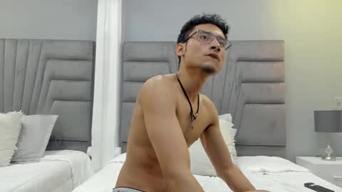 Snapshot of izato chatting on February 24, 2:26 pm izato online show from February 24, 2:26 pm