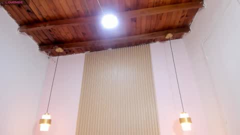 izelevans online show from March 14, 6:13 pm