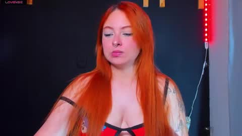 Snapshot of izyzys_baker chatting on July 17, 8:43 am hot izys online show from July 17, 8:43 am