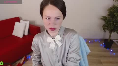 Queen of nylon  Victoria online show from April 19, 5:07 am