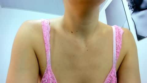 Snapshot of izzy_cum chatting on December 22, 4:17 pm Izzy online show from December 22, 4:17 pm