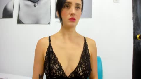 Snapshot of izzy_cum chatting on January 15, 2:13 pm Izzy online show from January 15, 2:13 pm